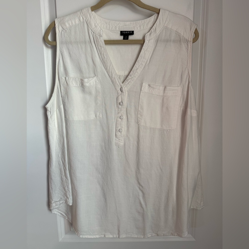 Torrid Cream Sleeveless Blouse